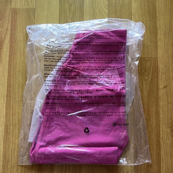 Lululemon Pink Lychee Align Shorts - Picture 4 of 8